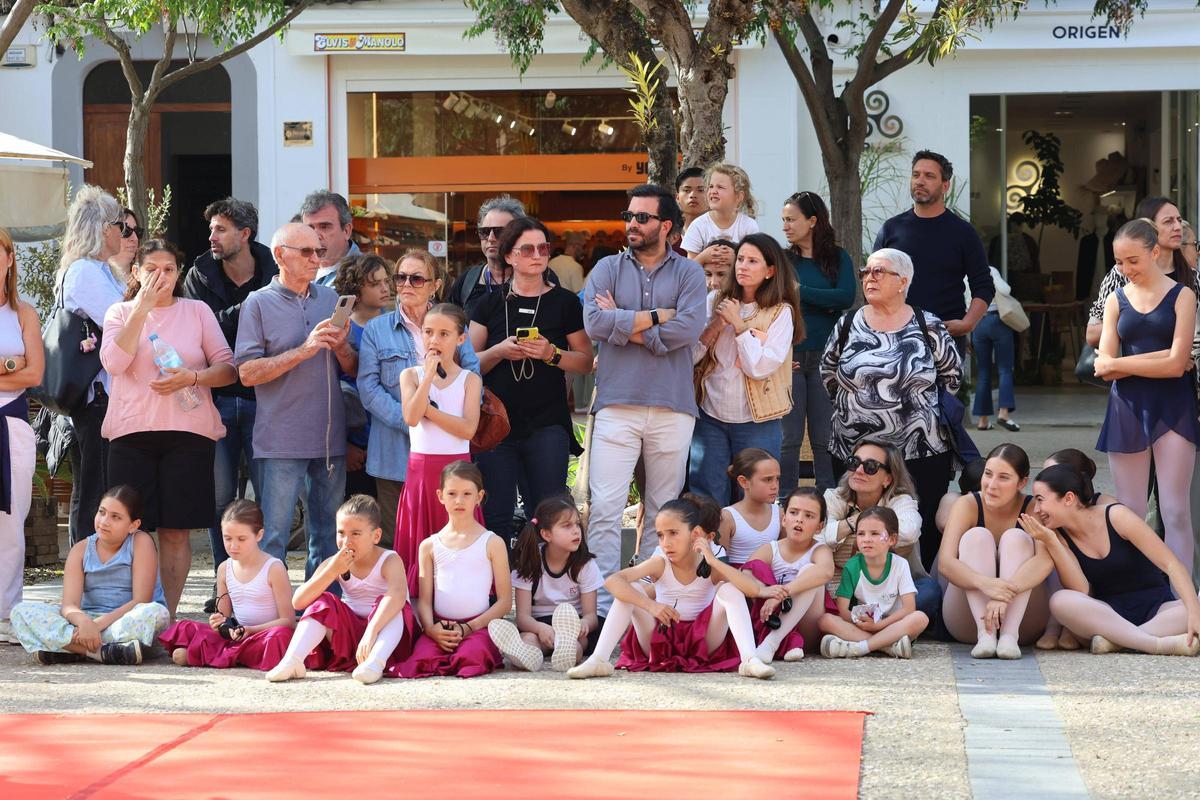 Todas las imágenes de la clase celebrada por el Convservatori de Ibiza en el Dia de la danza en Vara de Rey