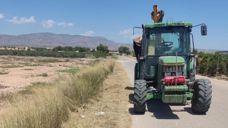 Crevillent desbrozará 15,6 kilómetros de cunetas y caminos