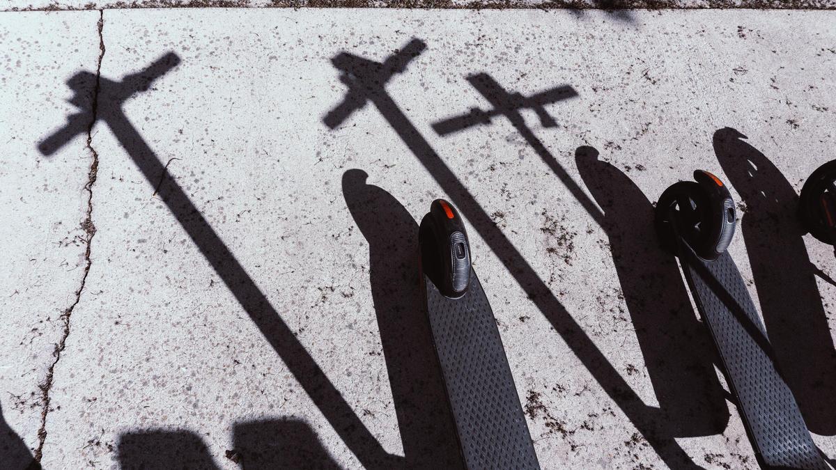 Los patinetes se han incorporado a la fotografía urbana causando algún problema de convivencia con otros vehículos y peatones.