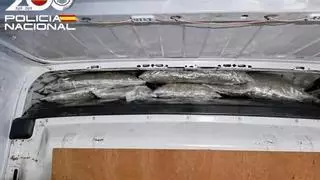 Tres detenidos en La Jonquera por llevar 73 kilos de marihuana ocultos en el doble fondo de una furgoneta