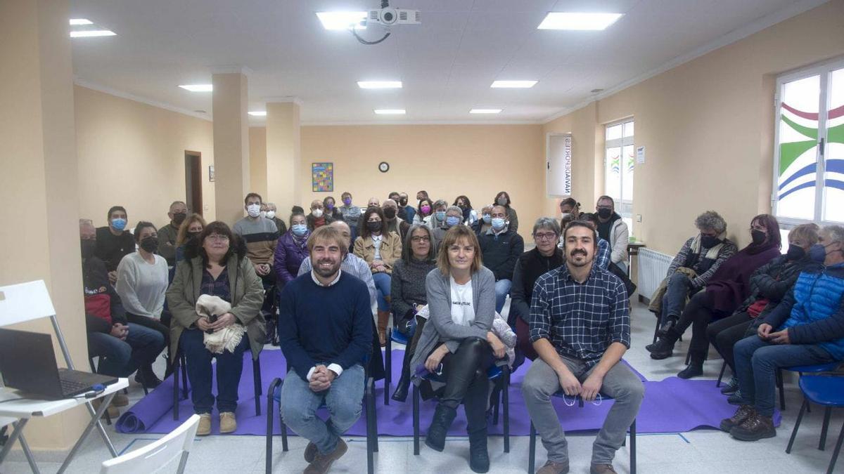 Daniel Ripa, Covadonga Tomé y Andrés Fernández Vilanova, en primer término, en un acto de la campaña de las primarias.