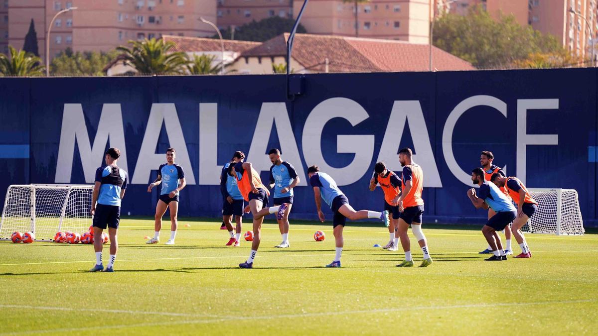 Entrenamiento del Málaga CF en el anexo de La Rosaleda.