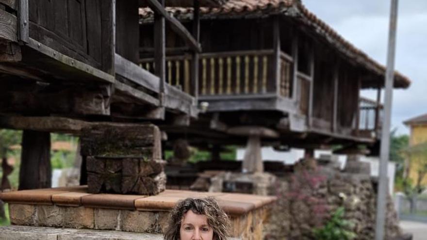 La artista sierense Sara Candanedo firma el cartel de las fiestas de la Virgen de la Cabeza de Meres, que arrancan este viernes