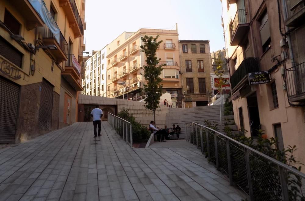 Els veïns del Centre Històric de Manresa no veuen funcional la nova Baixada dels Drets