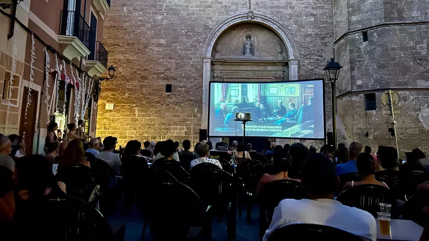 El barrio de Canamunt se engalana para celebrar sus fiestas: cine, gincanas y cenas a la fresca