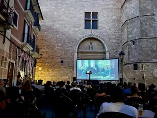 El barrio de Canamunt se engalana para celebrar sus fiestas: cine, gincanas y cenas a la fresca