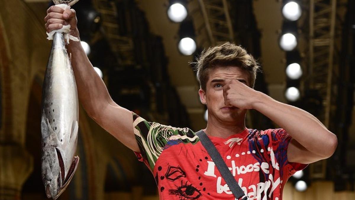 El modelo ibicenco River Viiperi en el desfile de Desigual, durante 080 Barcelona Fashion Week.