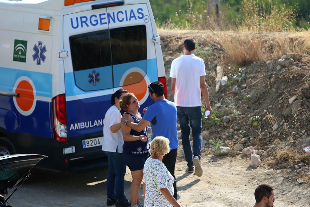 La menor era perdida de vista por sus padres cuando estos cenaban el miércoles por la noche, activándose un dispositivo de búsqueda. El cuerpo de la niña era localizado junto a la vía del tren