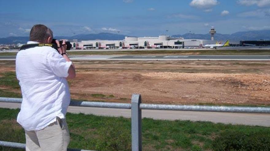 Unbekannte zerstören Beleuchtung der Landepiste am Flughafen Mallorca