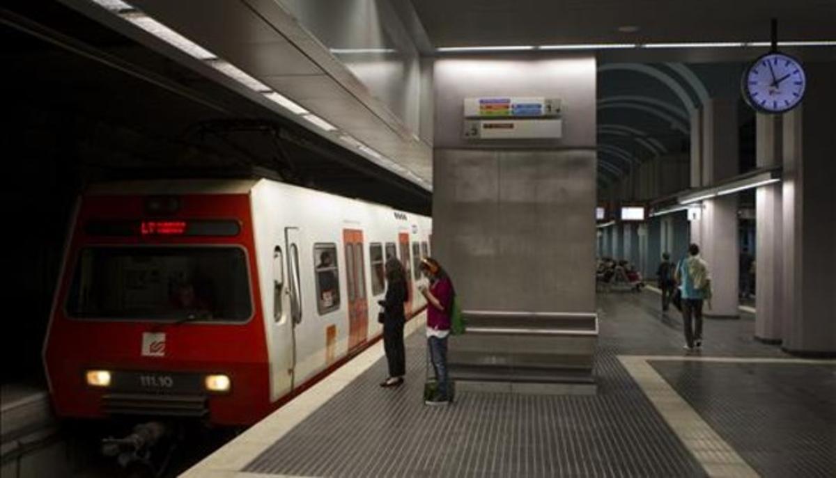 Andén ampliado de la estación de Gràcia de los Ferrocarrils de la Generalitat.