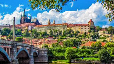 Descubre la magia medieval de Praga, una joya histórica en el corazón de Europa