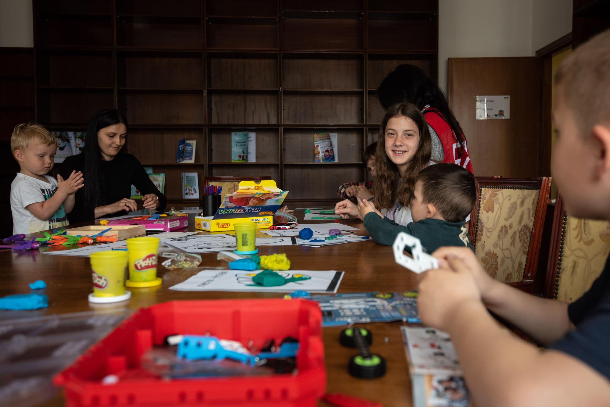 La residencia del IES Rosalía Mera acoge a 32 mujeres y niños refugiados de Ucrania