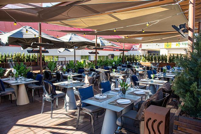 Zielou, la terraza en el ático de la Estación de Chamartín en Madrid.