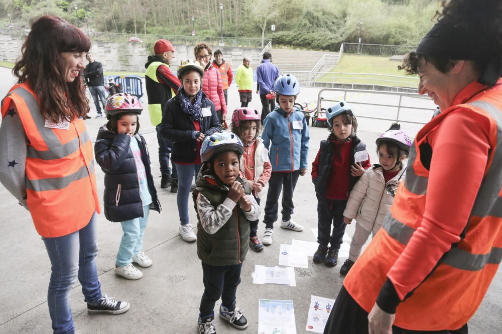 Los niños de Oviedo aprenden a andar en bici