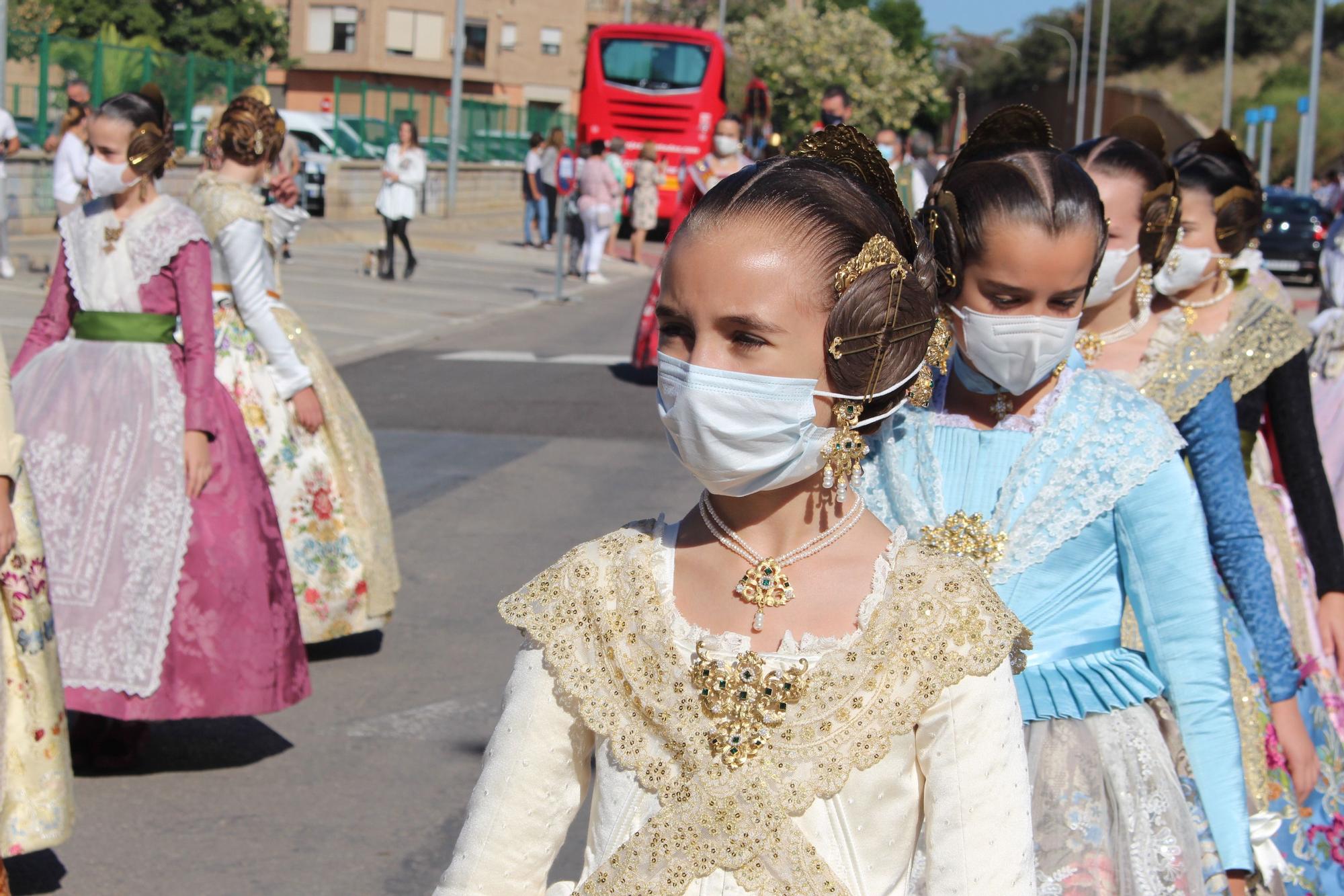 Carmen, Nerea y las cortes acompañan a las fallas de Quart y Xirivella en la procesión de la Senyera