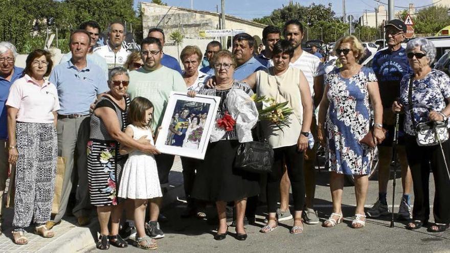 La emoción presidió el acto de homenaje y recuerdo en Maria de la Salut a Rafel Ferriol.