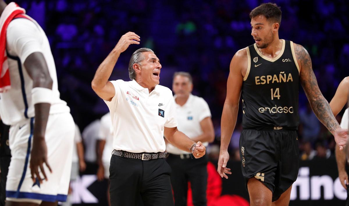 Scariolo, dando instrucciones a Willy durante el partido ante Estados Unidos