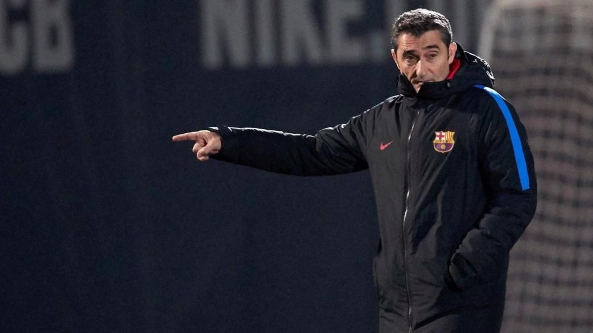 Valverde, en el último entrenamiento del Barça previo a la visita a la Real Sociedad.