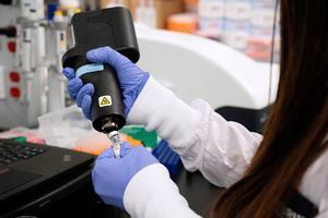 FILE PHOTO: A scientist at RNA medicines company Arcturus Therapeutics research a vaccine for the novel coronavirus (COVID-19) at a laboratory in San Diego, California, U.S., March 17, 2020.    REUTERS/Bing Guan/File Photo