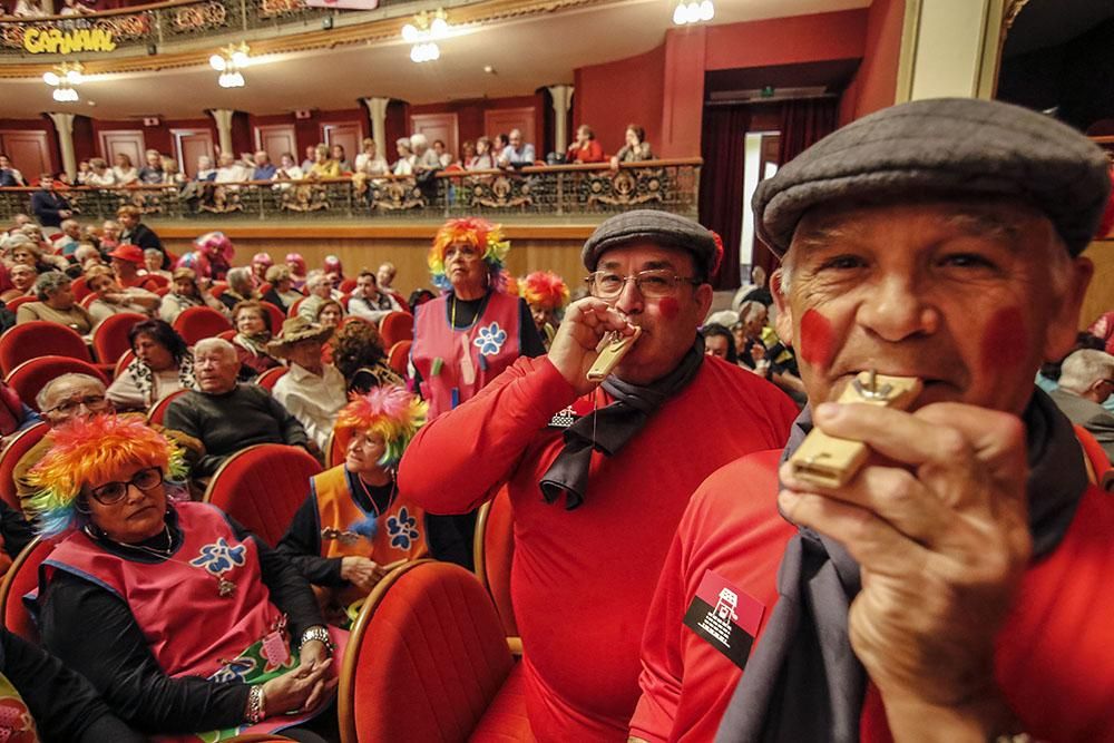 El Gran Teatro acoge la fiesta del Carnaval de los Mayores