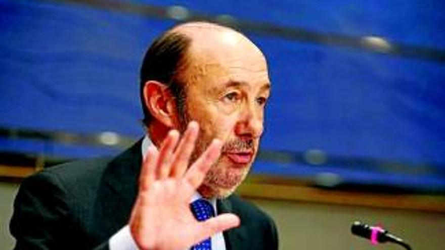 Rubalcaba recibe el apoyo de Griñán y el PSOE cierra su crisis