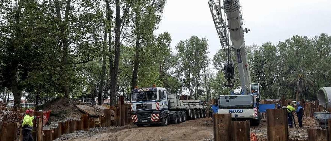 Trabajos de construcción del pozo de tormentas de Hermanos Castro.