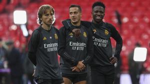 Modric, Lucas Vázquez y Vinicius durante el entrenamiento del Real Madrid en Wembley