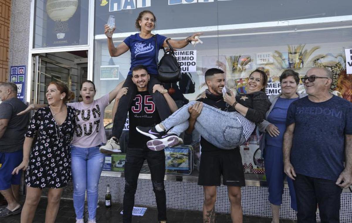 22/12/2018 SARDINA DE GÁLDAR. Lotería de Navidad, boleto premiado con el Gordo de Navidad. FOTO: J. PÉREZ CURBELO  | 22/12/2018 | Fotógrafo: José Pérez Curbelo