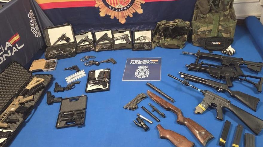 Desmantelan en Benalmádena un taller clandestino para que las armas de fogueo dispararan munición real