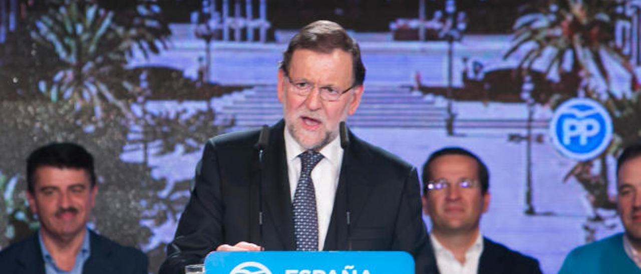 Mariano Rajoy durante el mitin respaldado por dirigentes municipales y candidatos a las elecciones.