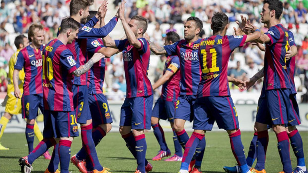 Los jugadores del Barça celebran uno de sus ocho goles conseguidos frente al Córdoba