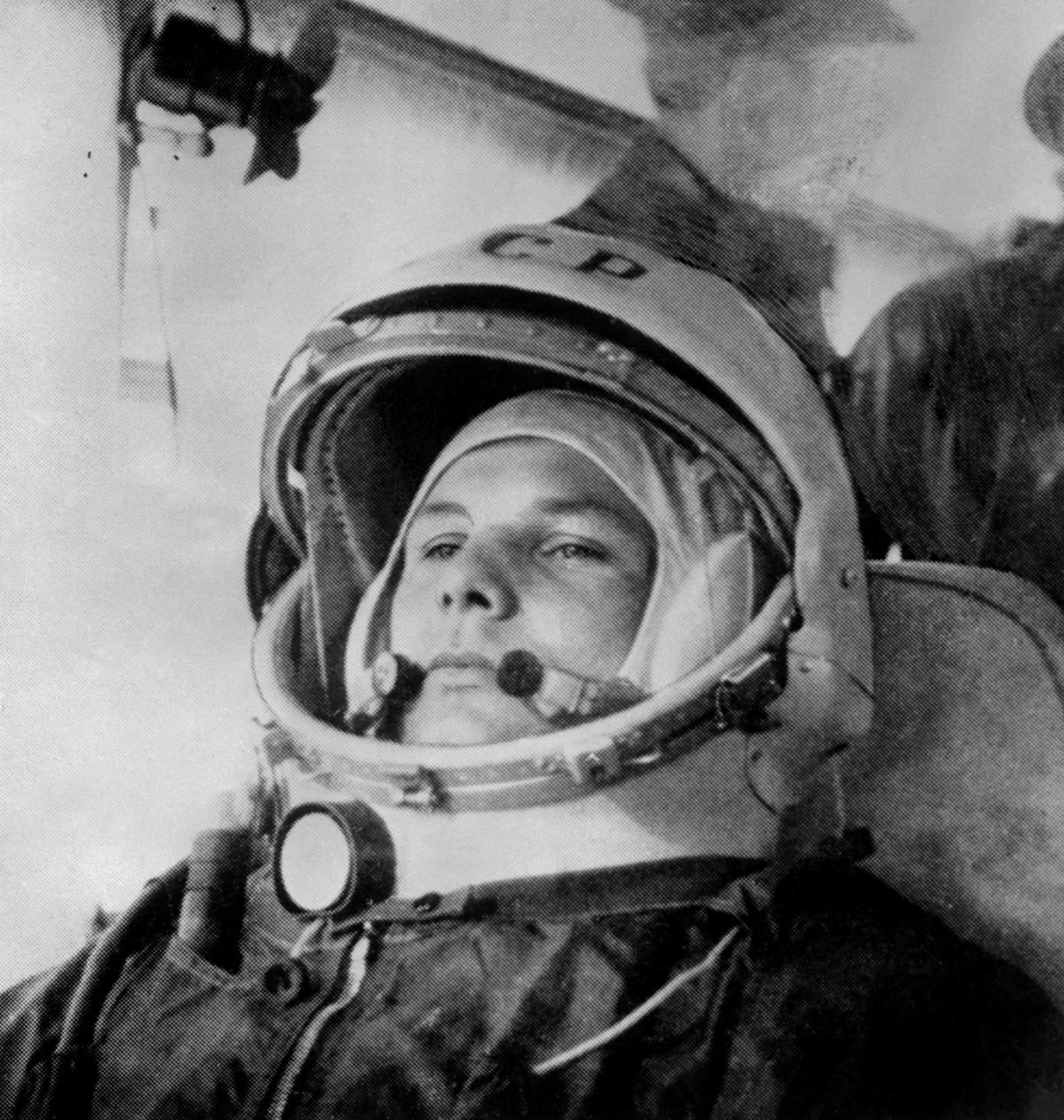 Yuri Gararin, el 12 de abril de 1961, antes de despegar en el primer vuelo espacial pilotado de la historia.