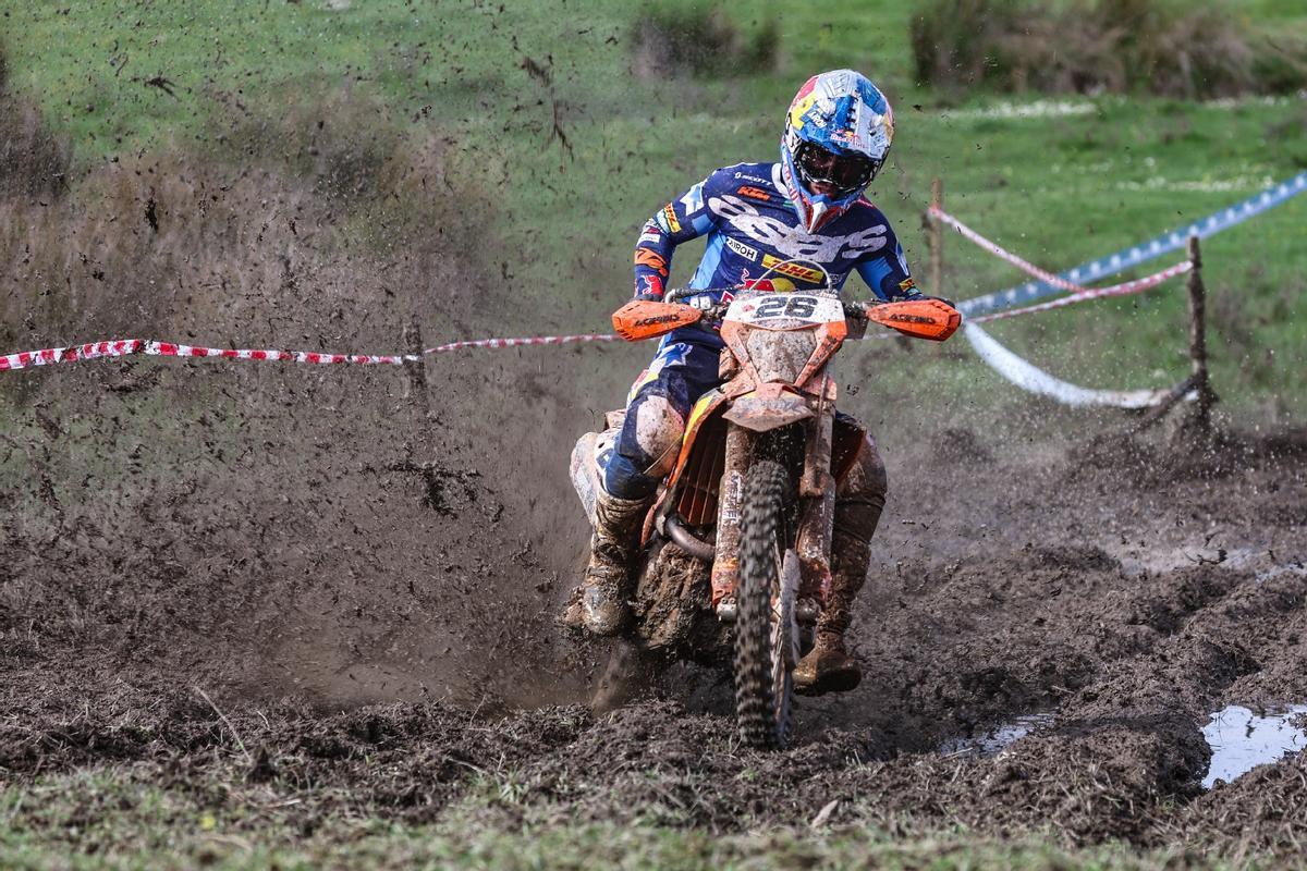 La pluja que va caure la matinada de diumenge va complicar la darrera jornada de competició