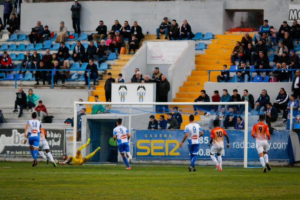 El Alcoyano naufraga en El Collao