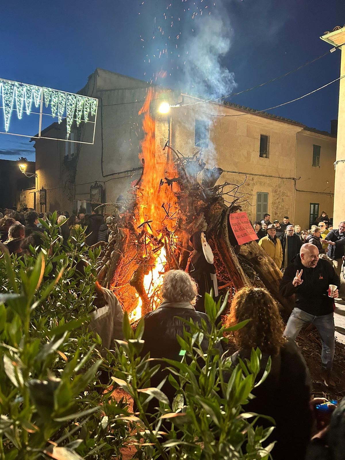 Uno de los 'foguerons' de Petra.