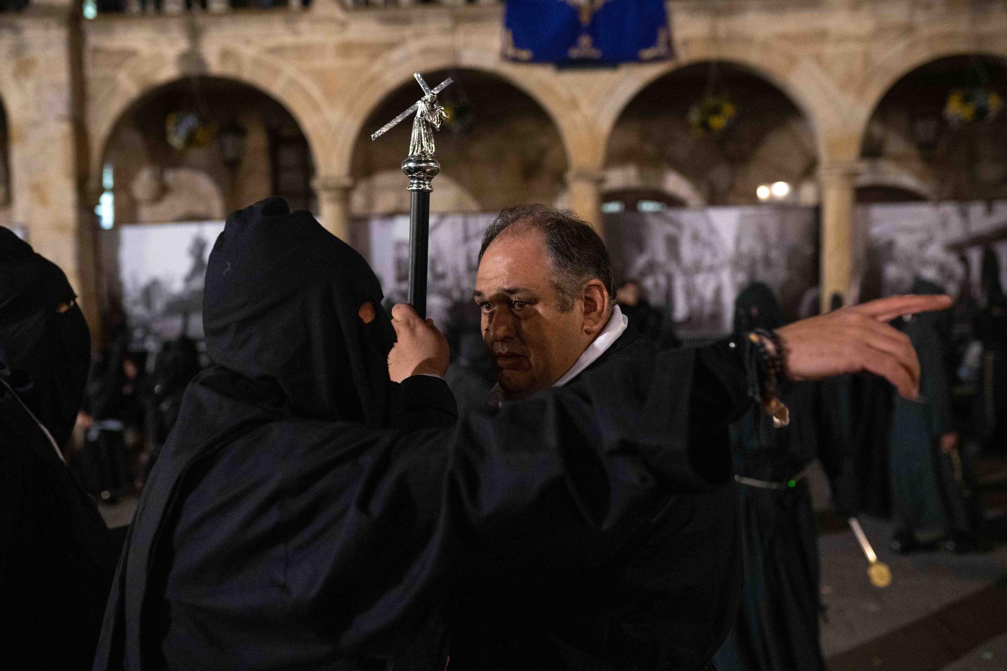 GALERÍA | La salida de Jesús Nazareno y las tradicionales sopas de ajo, en imágenes