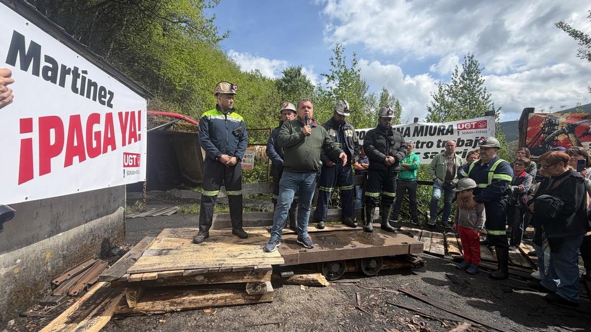 Los mineros encerrados en Mina Miura mantienen la lucha tras nueve días: "Van pasando factura el frío y la humedad, pero hay que seguir"
