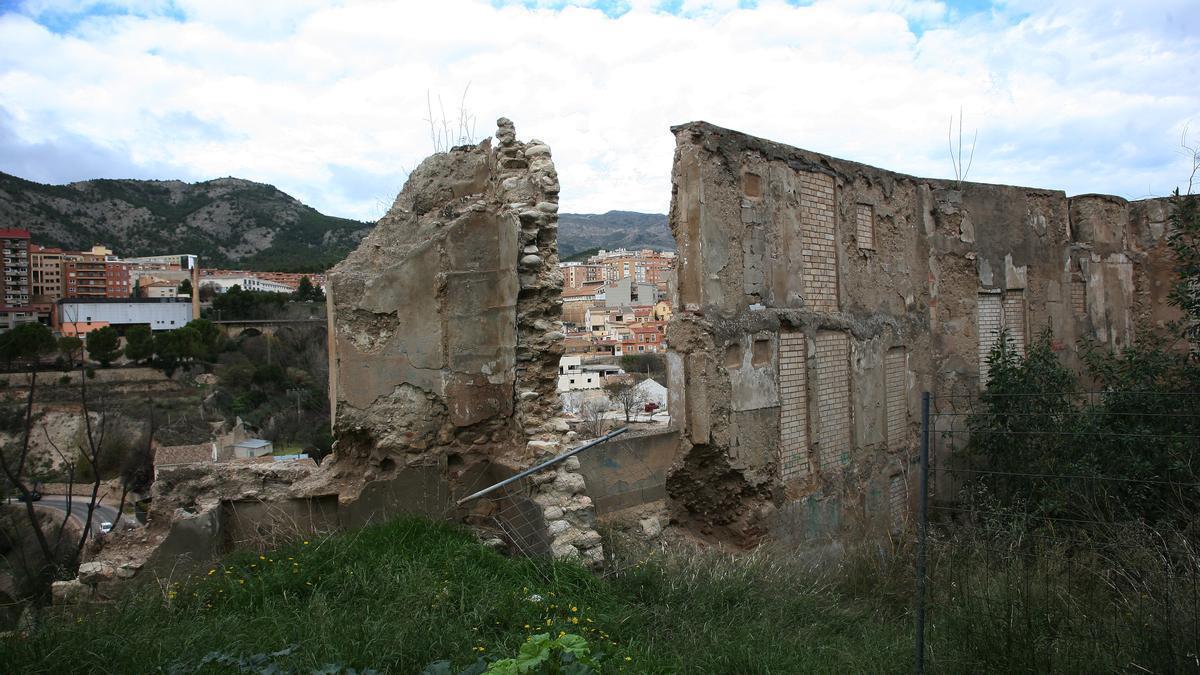 Aspecto de los restos de la torre-portal el pasado mes de diciembre, cuando se licitaron las obras.