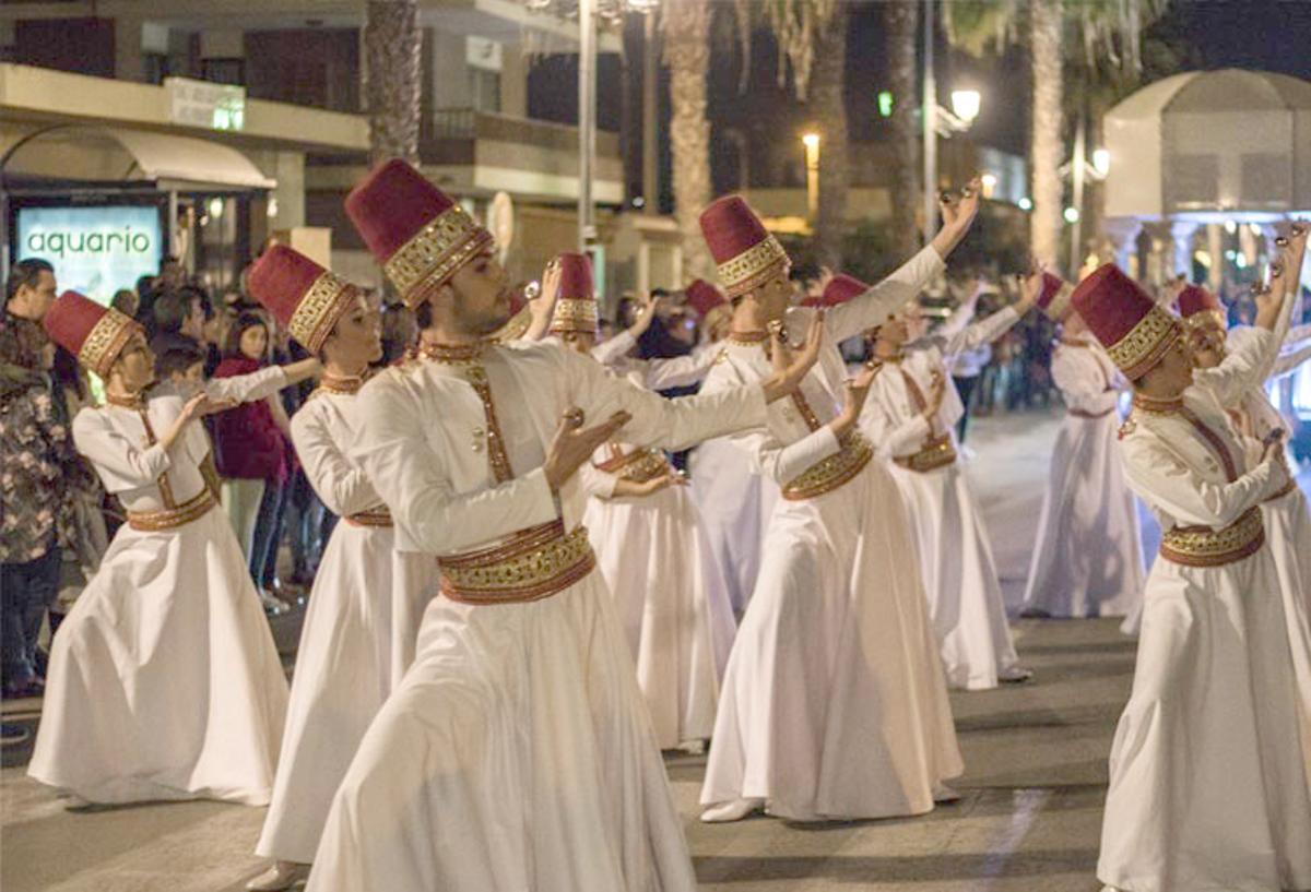 Un grupo participante en el gran desfile de las Incursiones Berberiscas de Los Alcázares