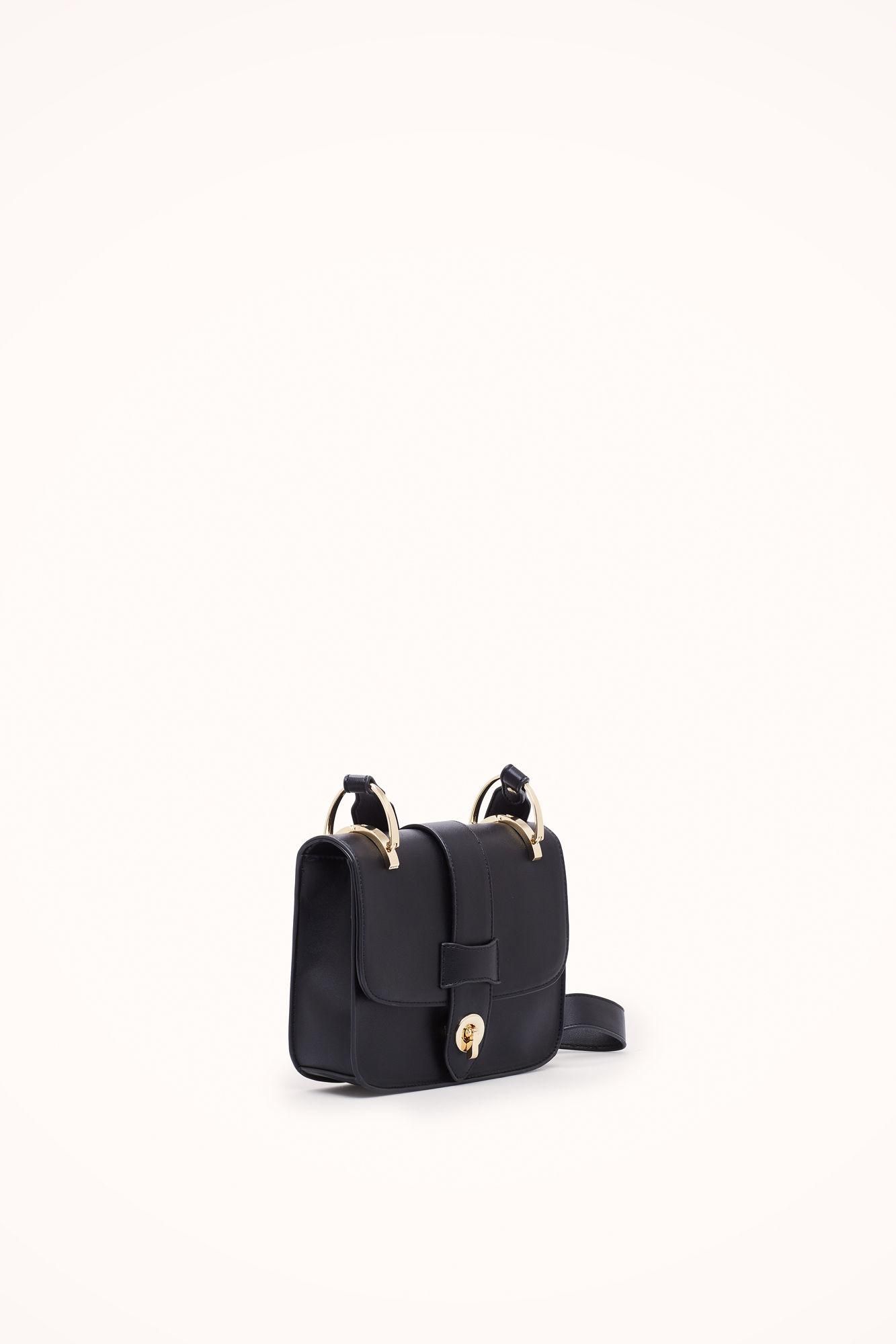 Rebajas 2018: bolso negro de Cortefiel