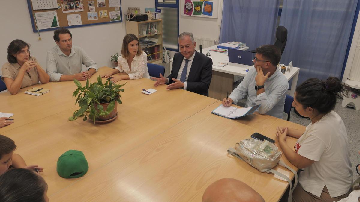 Reunión de José Luis Sanz con la dirección y el AMPA del CEIP Valdés Leal