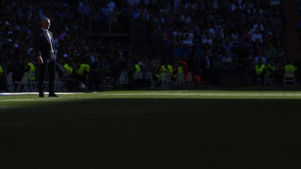 Zidane vuelve a dirigir al Real Madrid en partido oficial y se impone al Celta con goles de Isco y Bale.