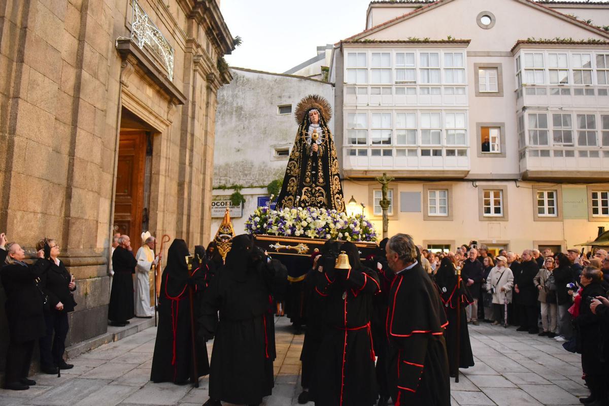 El arzobispo de Santiago presidió este viernes la procesión de la Virgen de los Dolores en A Coruña. El arzobispo de Santiago presidió este viernes la procesión de la Virgen de los Dolores en A Coruña.