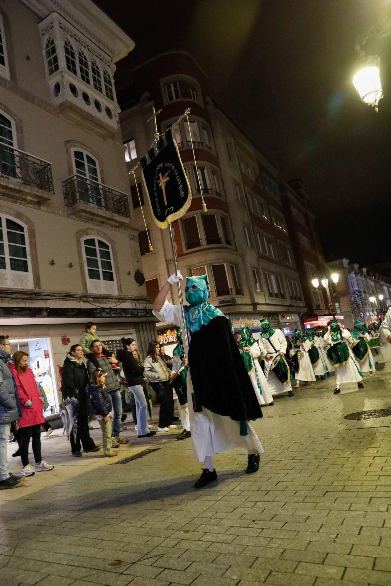 EN IMÁGENES: Avilés se llena en honor a Jesús de Medinacelli: así ha sido la procesión del Lunes Santo