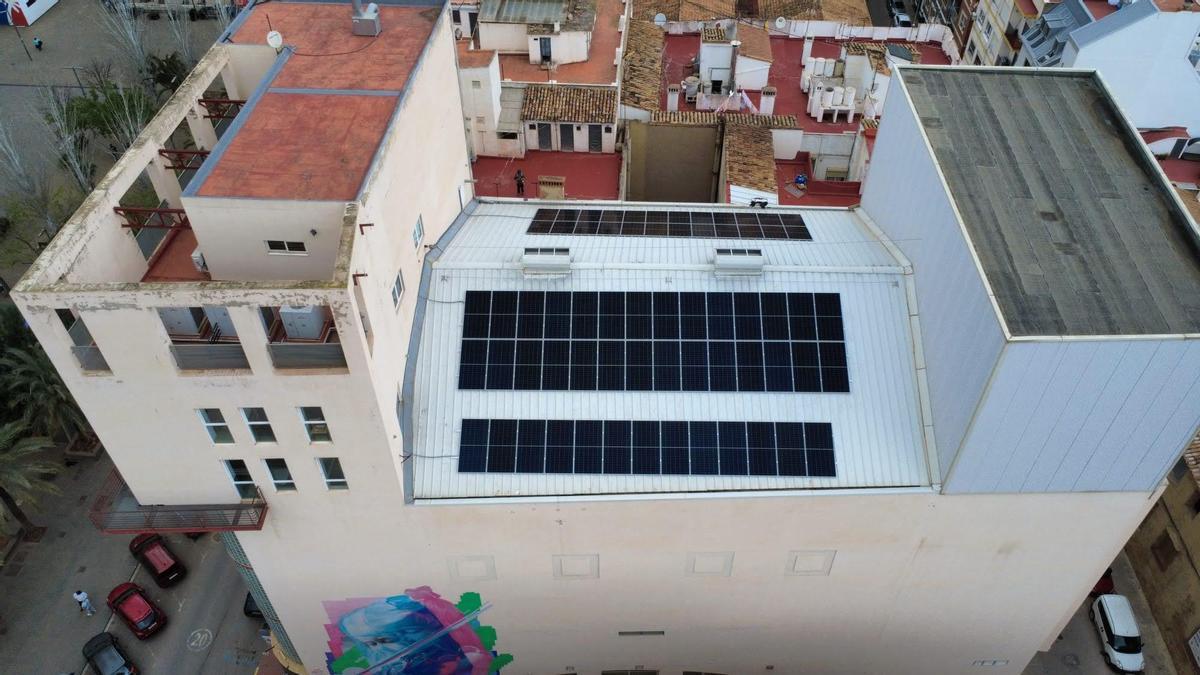 Placas soares colocadas en la sede social de la Lira.