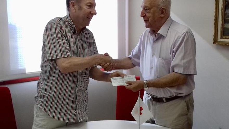 Cruz Roja recibe el cheque del VI Circuito Nocturno