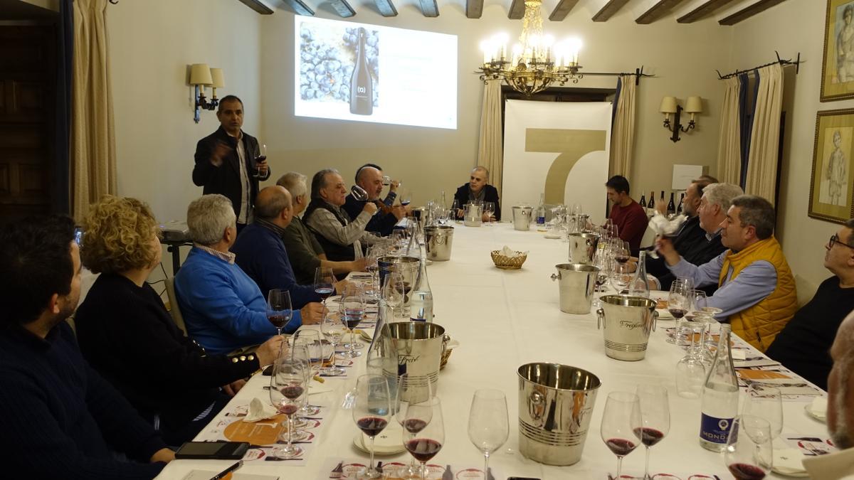 Un momento de la cata de los sumilleres en el Parador de Zamora.