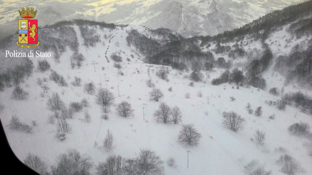 Una avalancha de nieve sepulta un hotel en Italia