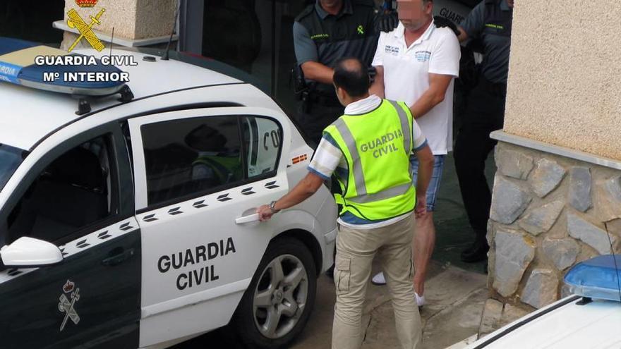 Un falso albañil estafa más de 11.000 euros a 12 clientes al cobrar obras y no realizarlas