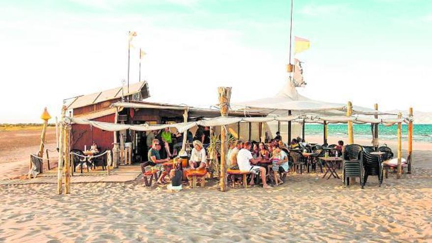 Un xiringuito a la platja
 de Sant Pere Pescador.
rosana vidal |